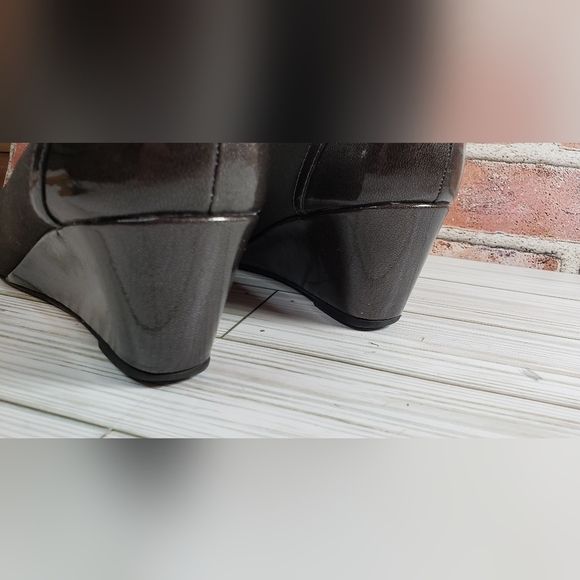 Life Stride soft system women's wedge heeled shoes size 9. - Picture 10 of 12